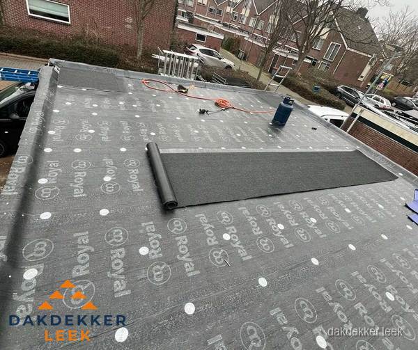Dakrenovatie plat dak met bitumen dakbedekking in Leek Dakrenovatie plat dak met bitumen dakbedekking in Leek